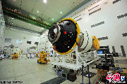 8月5日，天宫一号在飞行器总装测试厂房进行水平状态测试。梁杰 摄影 