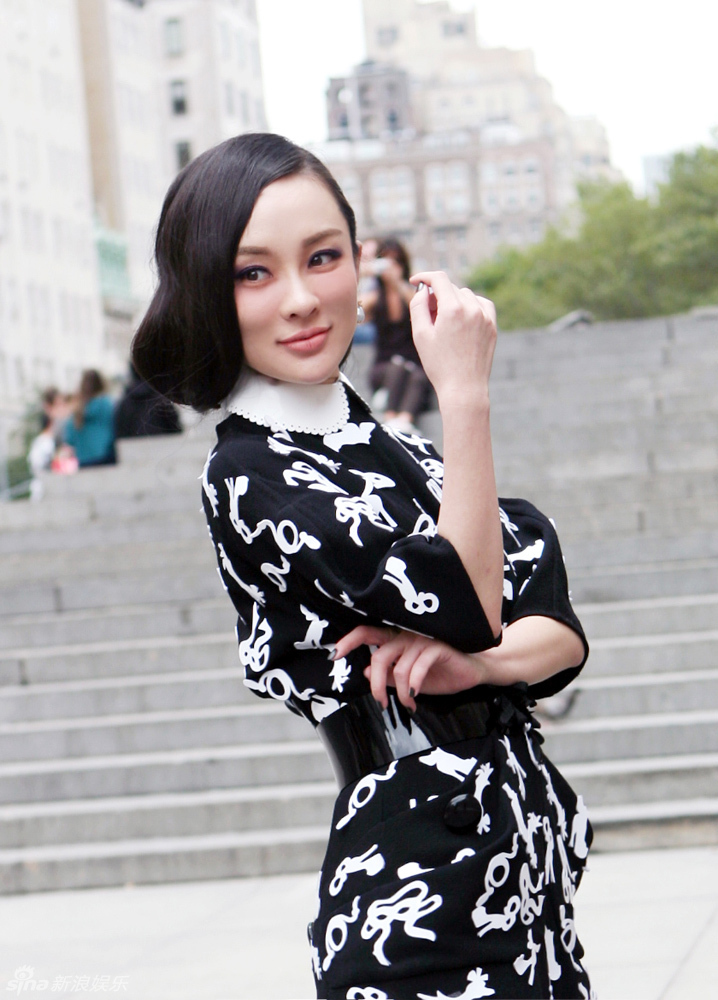 霍思燕纽约拍杂志 复古优雅尽