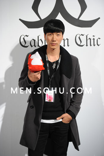 张亮麻辣烫_国际名模张亮收入