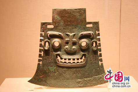 亞醜鉞。鉞是古代兵器或刑具，此件是權利的象徵。中國網/傅陽 攝