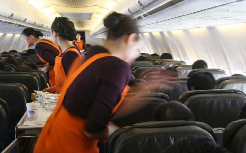 头等舱空姐的收入秘密_空姐专业的收入(2)