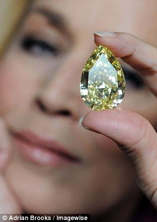 这颗梨形黄色钻石“科拉落日”达110克拉，下月将拍卖，估价1100万美元至1500万美元 