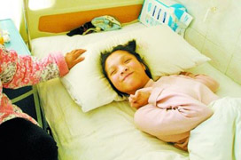 患病女孩因母親反對其捐贈眼角膜絕食(圖)