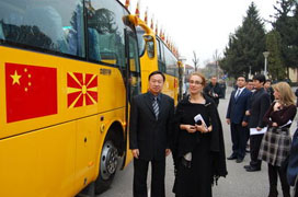 中國無償向馬其頓援助校車 網路熱議原因何在