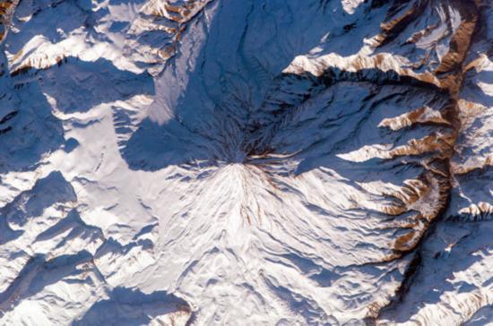 太空拍火山喷发罕见照