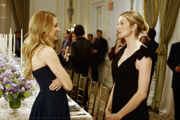 《<em>绯闻女孩</em>》<em>第一季</em>1-18集分集<em>剧情</em>_资讯中心