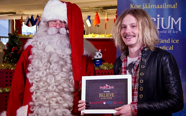 圣诞歌曲活动揭晓 芬兰摇滚乐队震撼圣诞老人