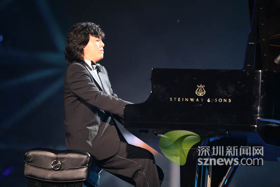 2012春晚:李云迪王力宏合奏双钢琴