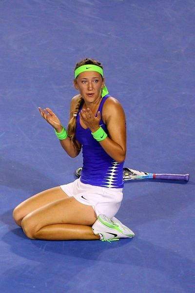 冬奥会冰球半决赛：加拿大队以3比2战胜芬兰队晋级决赛的精彩之战