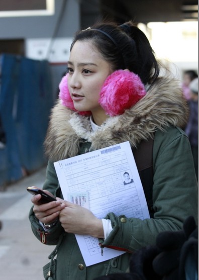 北京电影学院招生首日美女云集