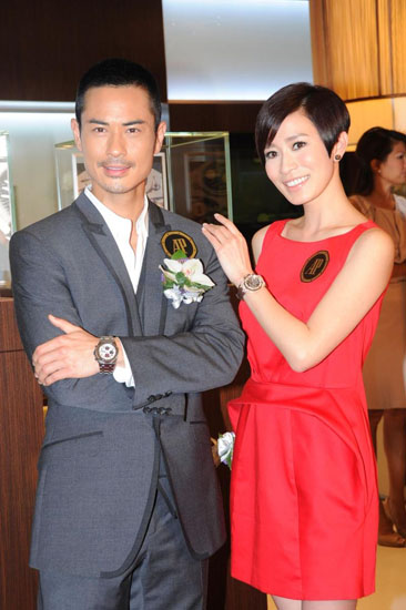 佘诗曼狠撇郑嘉颖酒店包房密会胡军