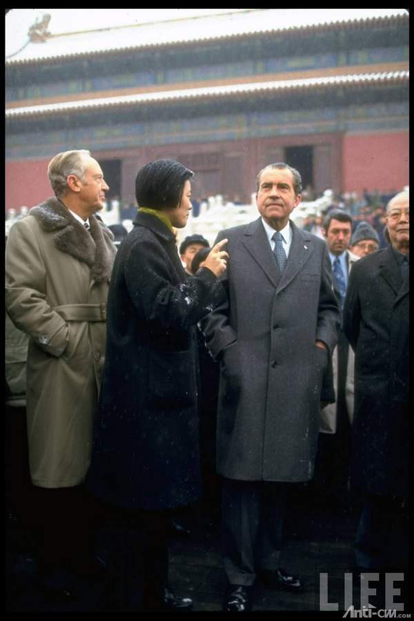人民大会堂宴会厅举行了隆重的国宴欢迎尼克松总统访华