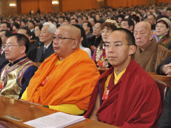 全国政协委员十一世班禅额尔德尼·确吉杰布在听会