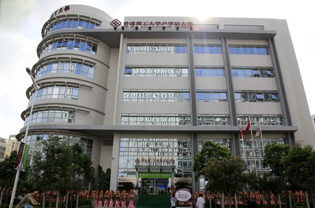 唐伟章:鼓励学生成讲求实际的梦想家