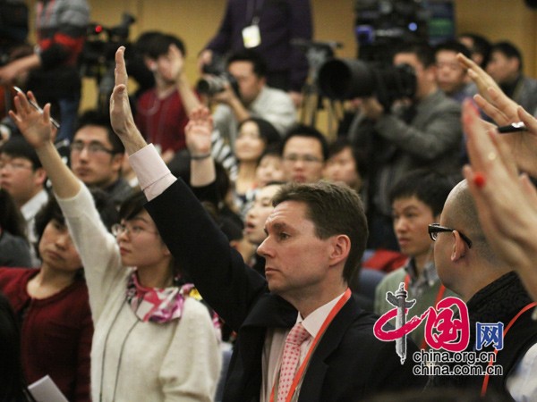 现场记者踊跃举手提问 中国网 宗超