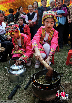 瑶族美食文化千人打油茶