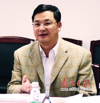 白云区委书记骆蔚峰:大城市和小城镇并举