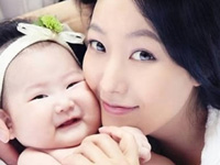 明星妈妈和宝宝亲密照