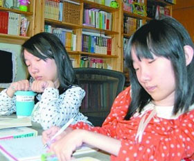 “轮椅”姐妹立志自考读研 每天学14小时(图)