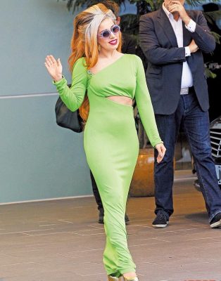 lady gaga荧光绿装抵台开唱 票价高销售不佳(图)
