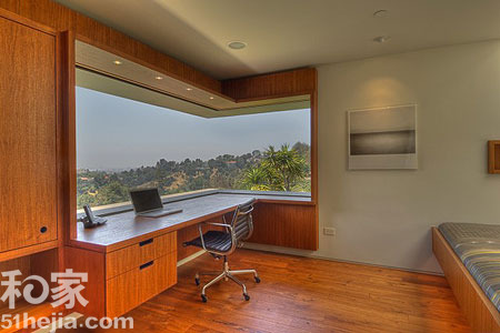 飘窗改造工作台 001ec949ffcb111eac6618.jpg