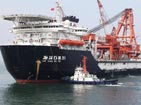 我国首艘深水铺管起重船起航赴南海作业[图]