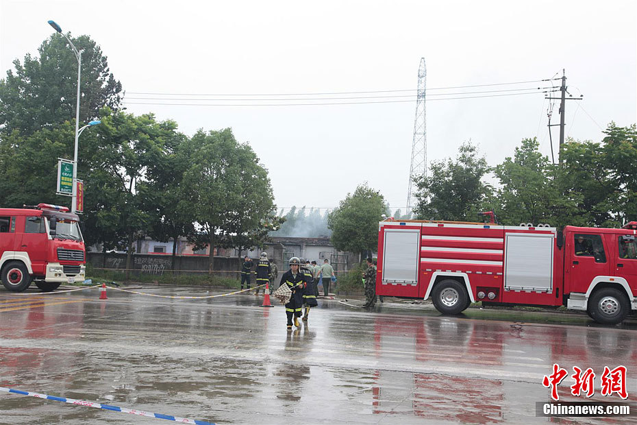 湖北枝江塑胶厂爆炸起火8人受伤