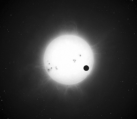 金星凌日：太阳圆面上出现金星的小黑点像