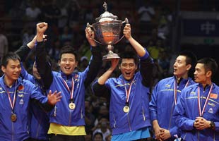 中国男子羽毛球队首次实现汤姆斯杯五连冠(图