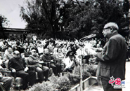 1982年5月29日，廖承志同志在宋庆龄故居揭幕仪式上讲话。