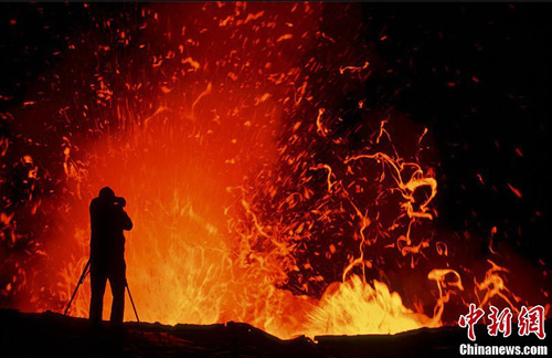 疯狂摄影师近距离拍摄夏威夷火山群