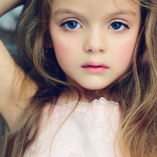 俄罗斯萝莉小模特爆红 细数童星出身的明星