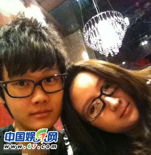  赵本山 15岁 儿子牛牛 近照曝光 潮男打扮 _ 视频