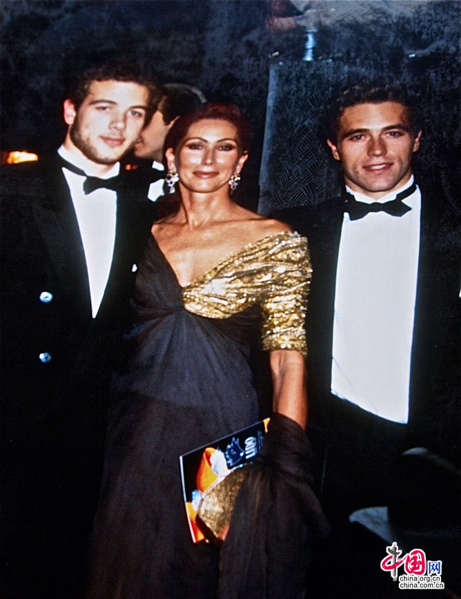 大量亲密照流出 linda准老公为红磨坊贵三代(图)