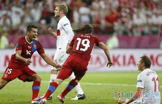 2012欧洲杯:捷克1:0胜波兰 小组头名出线