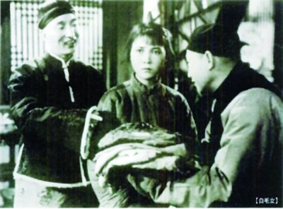 《白毛女》中飾演黃世仁(左）