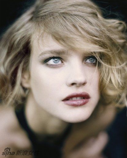 俄罗斯超模沃佳诺娃《gq》曲线诱人