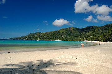 塞舌尔，拉迪格岛上美丽的Beau Vallon海滩。    摄影师：Gerard Larose  图片由塞舌尔旅游节提供