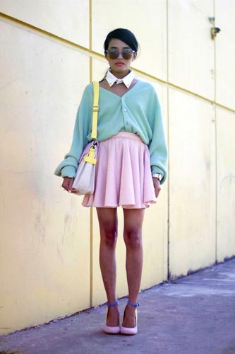 薄荷绿上衣搭配淡紫百褶裙