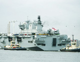 英国“海洋号”直升机母舰