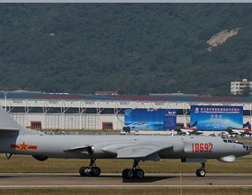 中国空军轰－6型轰炸机