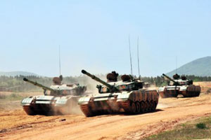 南京军区某装甲团战术演练掠影