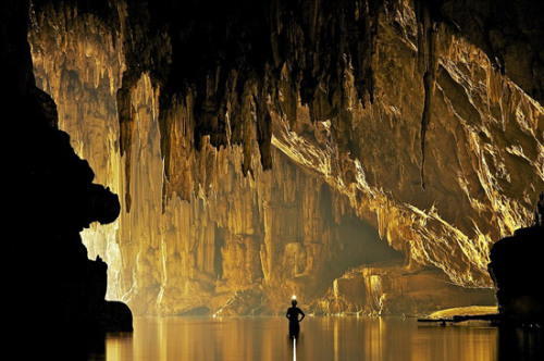 探秘泰国天然地下洞穴[组图]