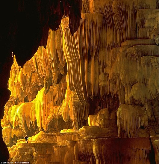 探秘泰國天然地下洞穴[組圖]