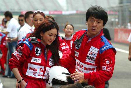 成龙携<em>美女飙车</em> 新片挑战极限运动遍体鳞伤_ 