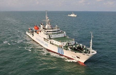 中国海监船舶编队 抵钓鱼岛海域维权