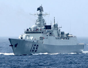 威武之師：中國海軍主戰艦艇巡弋在大洋上