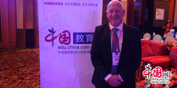 新西兰教育部国际推广局董事会成员尼尔巴斯接受中国网记者专访