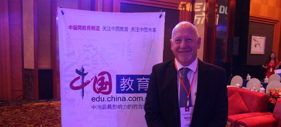 新西兰教育部国际推广局董事会成员尼尔巴斯接受中国网记者专访
