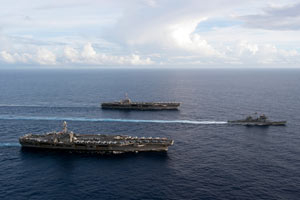 美两支航母编队部署西太平洋靠近钓鱼岛海域